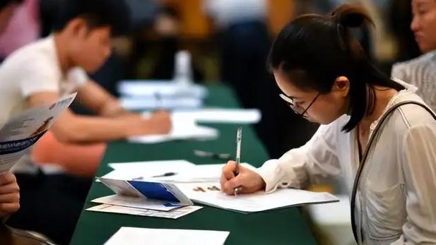 北京市|2022“中国铁建”开始招聘，本科生月薪7000左右，应届生要把握住机会