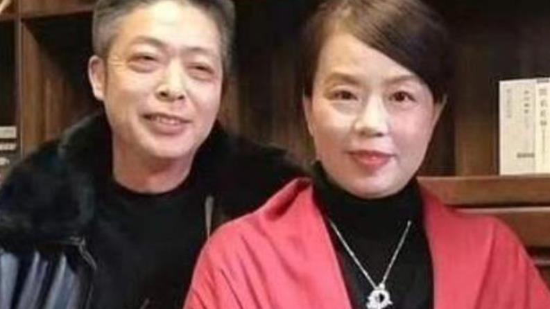 奇奇|田静父亲晒外孙奇奇照片，吃西瓜眼神凌厉，被调侃用眼神杀死黑粉