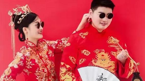 |“大衣哥”出面回应儿子再订婚，评价都是夸赞之词，亲家母成亮点