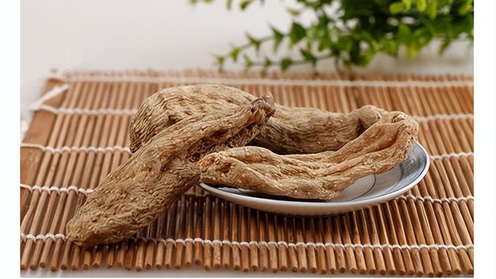 经络|手脚麻木？原来是这里出了问题，教你一个中成药，养经络，补肝肾