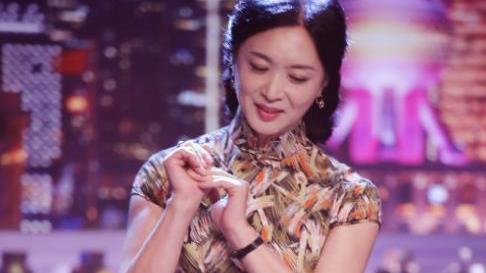 金星|有种“分界线”叫金星戏水，上身韵味十足？当看到下身，网友：饶了我吧！