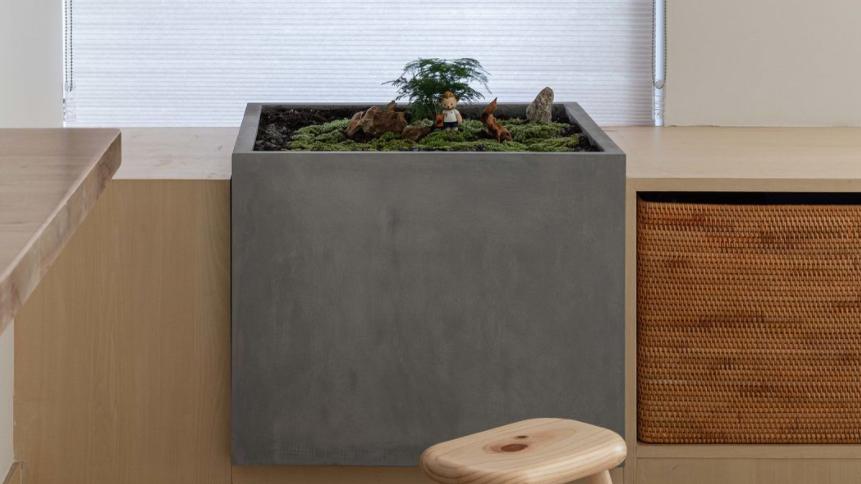 用实木打造极简空间，扭转采光微弱的缺陷，这才是年轻人该有的家