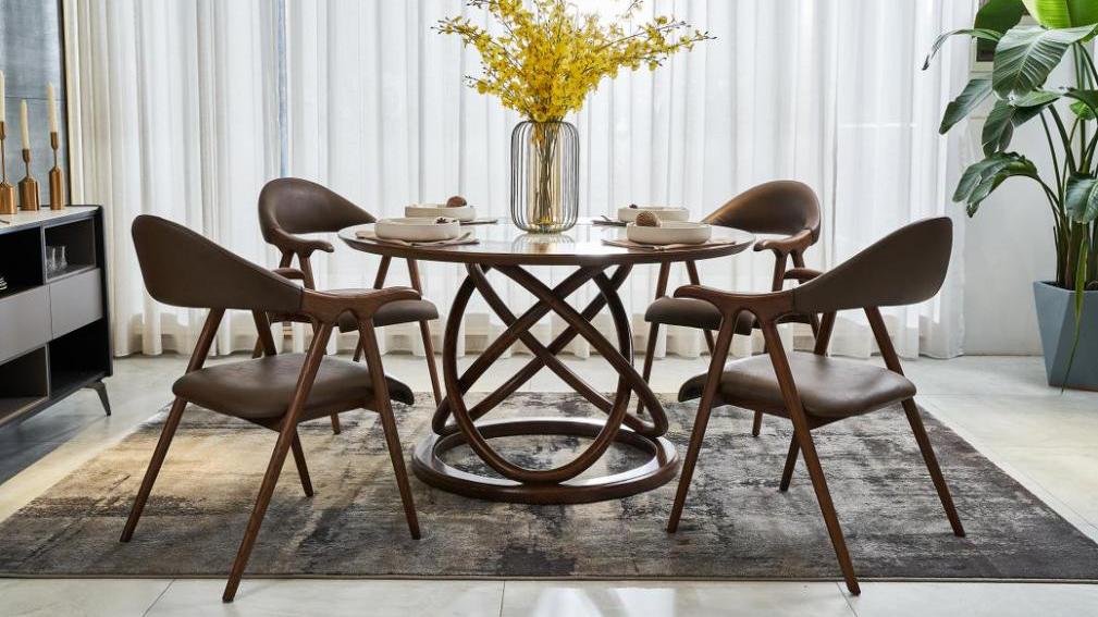 还愁餐桌椅怎么选？浩昕家具带你找到家的味道！