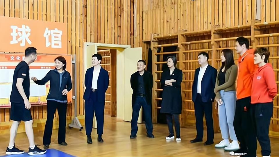 女篮|第三次冲冠！中国篮坛豪门大整改，名帅+知名老总入主，国手离队