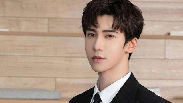 丁泽仁|爱豆丁泽仁翻车，头号女粉丝曾为其花三百万，如今爆猛料逼其退圈