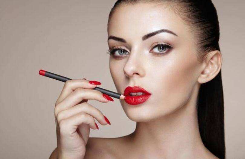 口红 不想化妆，只涂口红和眉毛，轻松简单，也能美美的出街