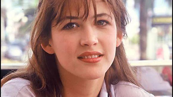 苏菲·玛索|苏菲玛索“黑历史”阴影：被强迫全裸...做女人不易！