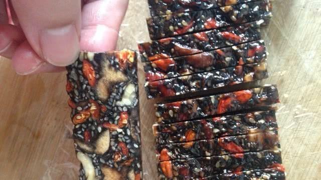 更年期|女性40岁后想要保持年轻，多吃3种天然雌性激素，现在开始还不晚