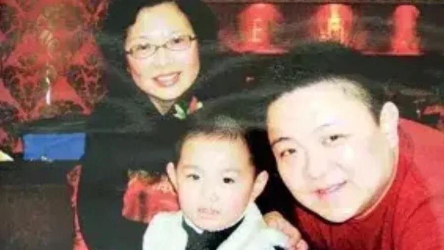 |上海三位传言最多的公众人物，我们都来看看他们的家庭合影