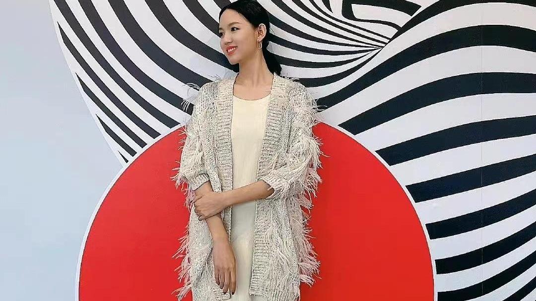 穿衣搭配|张梓琳不靠世界小姐名头也能出圈，人长得美身材又好，穿搭也好看