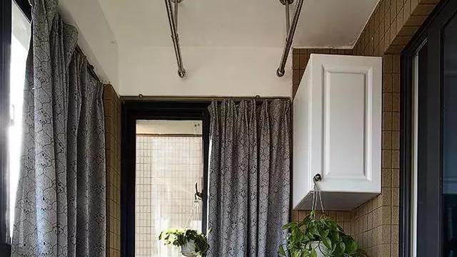 你家阳台是怎么装修的？把洗衣机放在这里，好实用！