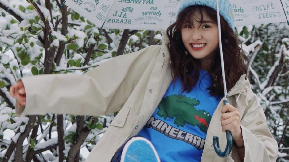 科勒·卡戴珊|沈月氛围感大片曝光 随性慵懒笑容治愈