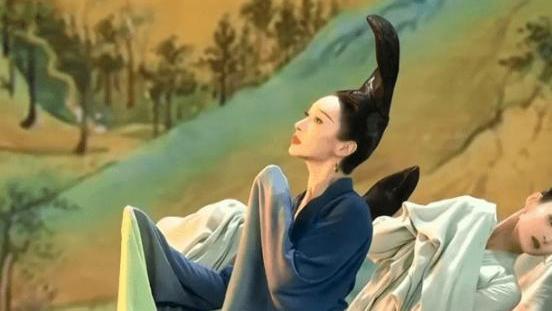 春晚|春晚“青绿腰”走红，领舞为90后北舞毕业生，观众直呼惊艳