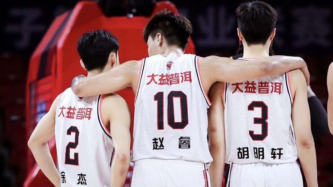 胡明轩|离队第一人？广东7人合同到期，胡明轩被热炒，关辛点名无良媒体