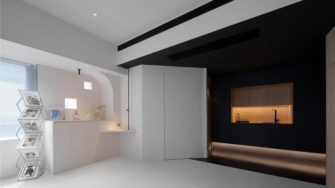 49平米的公寓改变成工作区，满足功能需求，并引入光影效果