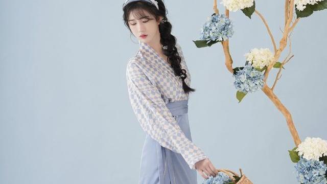 发型 选择仙气飘飘的汉服，你只需要一款精致的发型，就能够美若天仙