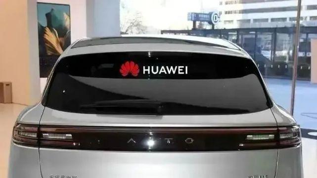 华为|爱国车主私换菊花标，华为怎么看？