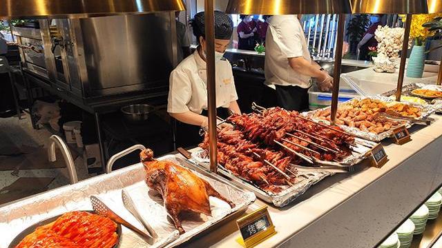 餐厅|已有2万家倒闭！自助餐厅被“吃垮”了？真正原因曝光，你还吃吗