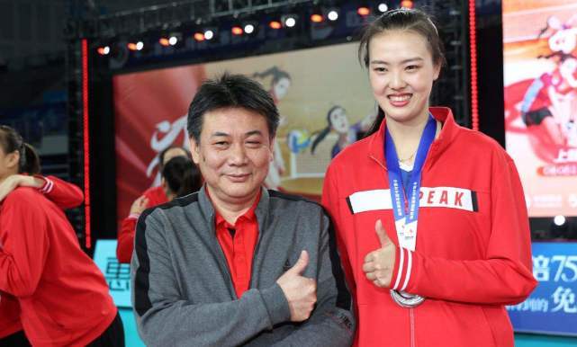 女排|蔡斌如何抉择？龚翔宇辟谣之后，女排队长仍有两个佳选！