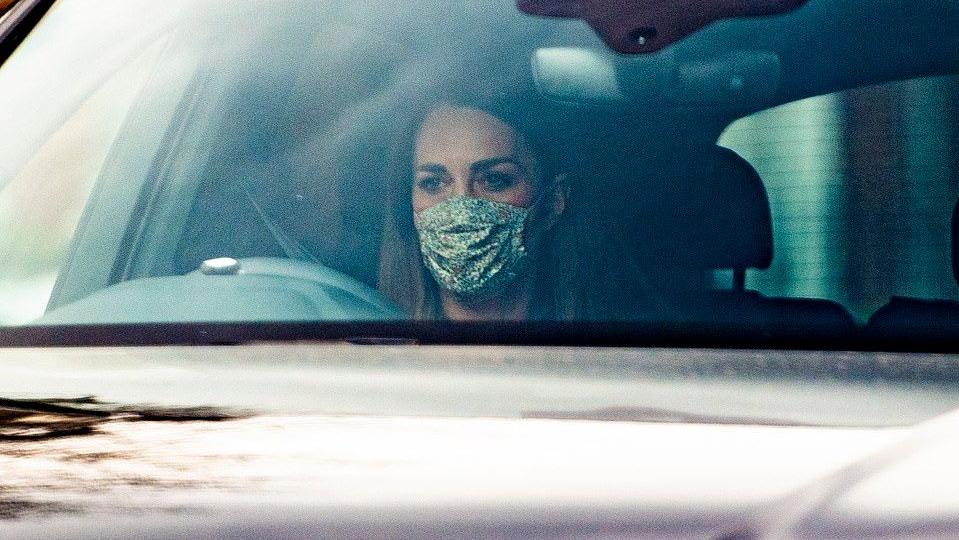 威廉|梅根风波后凯特携乔治王子现身，粉红蝴蝶结温柔着装现春日好心情。