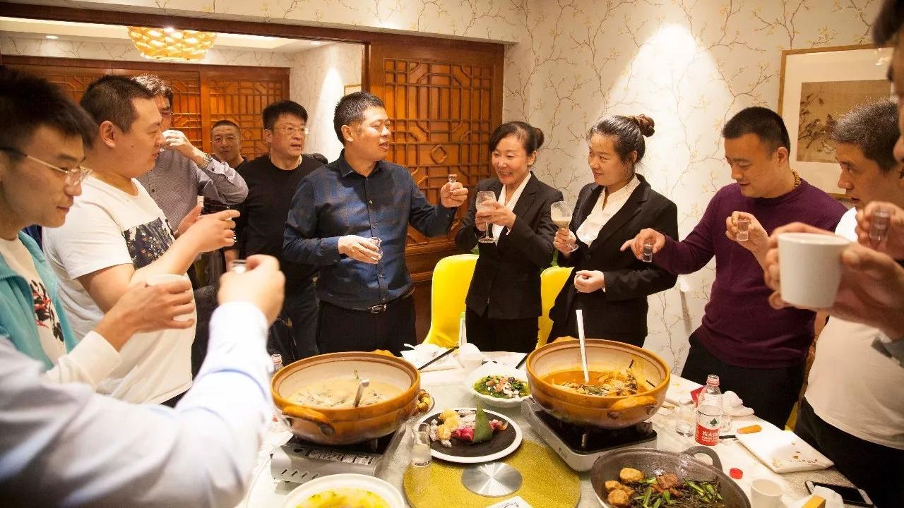 茅台|白酒界3大“降薪酒”，跟领导吃饭千万别带，花钱还丢面子