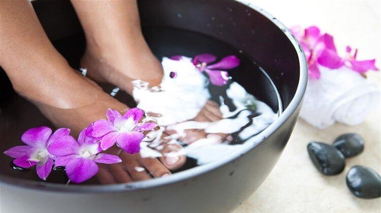 养生|每天用热水泡脚，到底是真的养生，还是慢性自杀？4类人有害无益