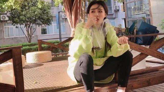 徐璐|徐璐分手后堪称“整容”, 离开精修效果的腿，令男粉沸腾