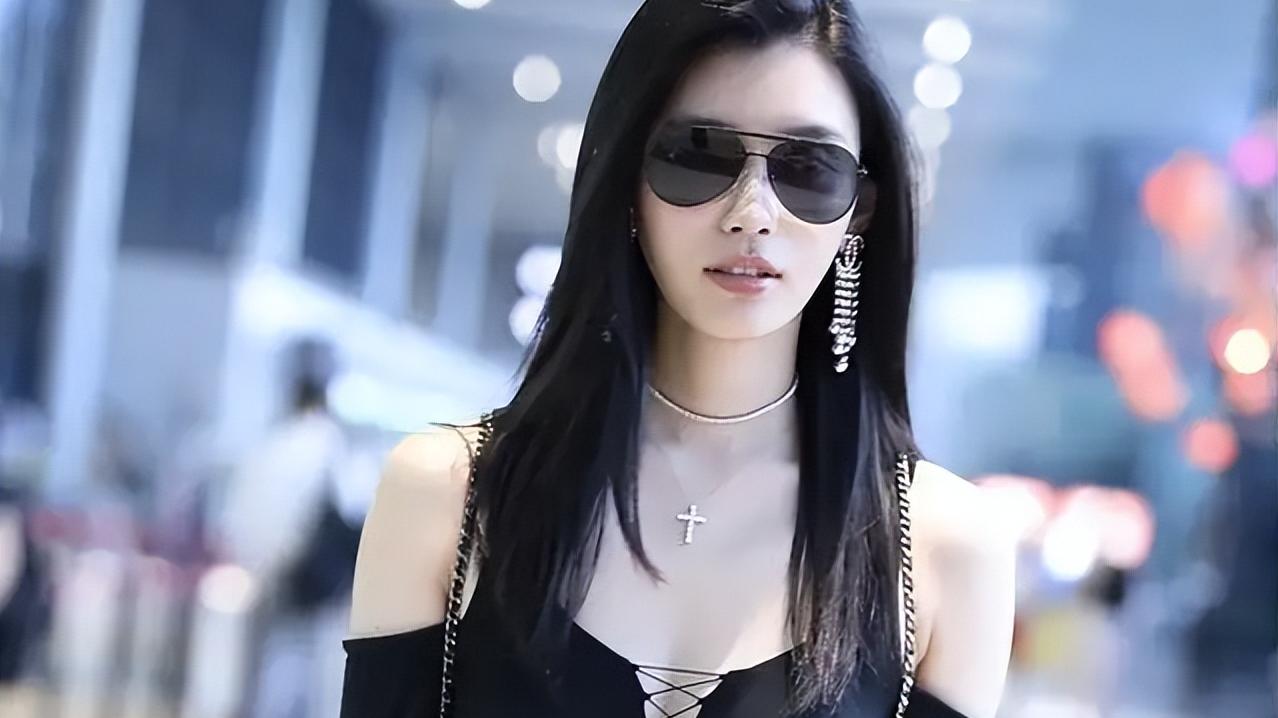 奚梦瑶|奚梦瑶在家帮老公剃头，意外曝光千万豪宅内景，小腹微隆疑似怀孕