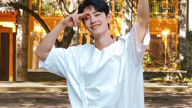 肖战|《中国娱乐网》推荐肖战西装造型，评价颜值气质俱佳，高级感十足