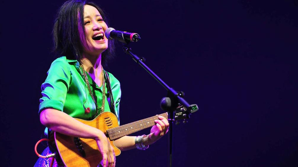 斯琴格日乐|她四次上春晚，是“女性摇滚第一人”，为师父堕胎如今53岁仍单身