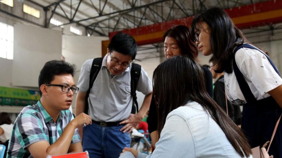 穿衣搭配|应届毕业生有福了，知名211高校招聘辅导员，录取后可享事业编