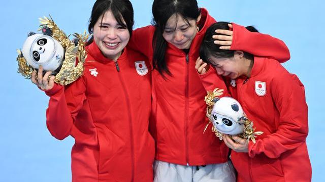 日本队|最戏剧性的金牌，日本队追逐赛最后一个弯道摔倒，高木哭十几分钟