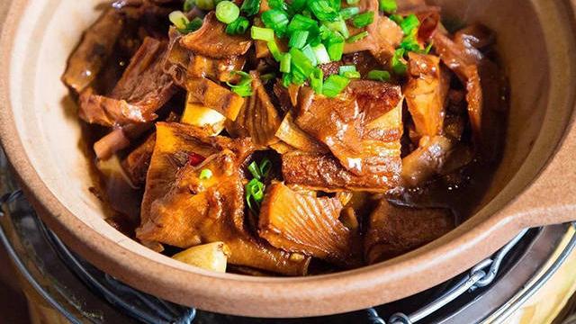 |从古至今流传下来的老徽菜，吃起来韵味十足，那滋味简直一绝！