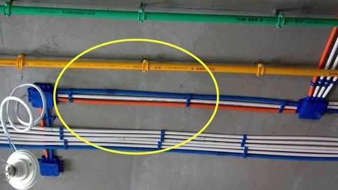 我家电路装修没用穿线管，装了一半散乱打死结，只得花钱重装！