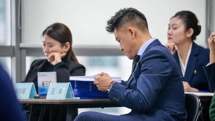医学生|程序员也有“春天”，“理想男友”职业排行被更新，榜首实至名归