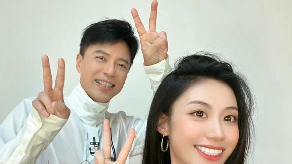 佟晨洁|伍珂玥参与香港回归25周年主题曲演唱，发微博感谢陈少琪、李克勤