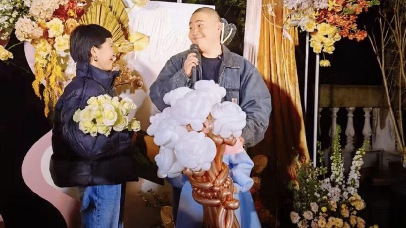 郝劭文|32岁童星郝劭文官宣求婚成功，晒两人接吻照，幸福感慨：我有家了