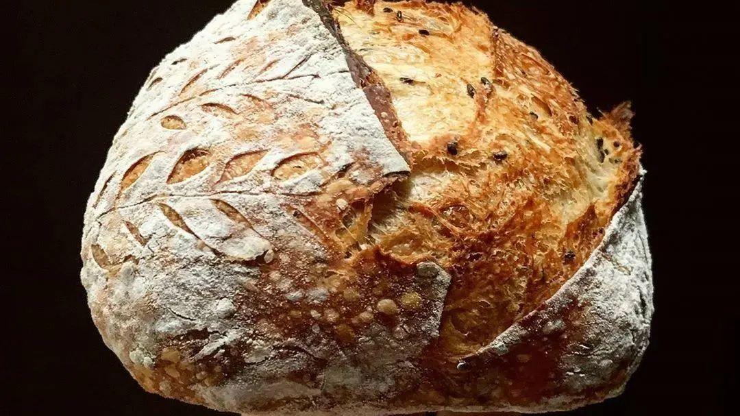 面包|刚出炉的面包真的不能吃吗？