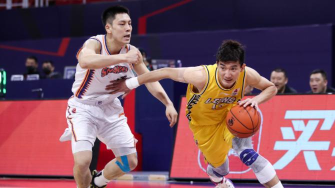 孙铭徽|轰45+7！孙铭徽超神一战，3-0晋级决赛，三分10中7将和郭艾伦争冠
