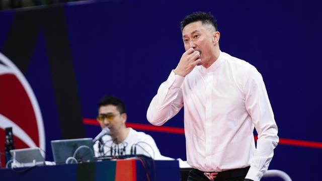 广东男篮|正式确定！广东宏远签下新外教成为杜锋好帮手