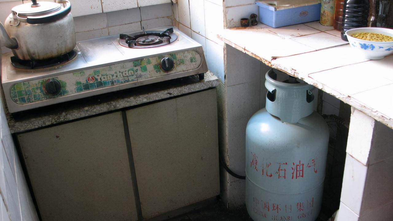 当你做完饭时，是先关灶具还是先关阀门？来听听燃气师傅正确解答