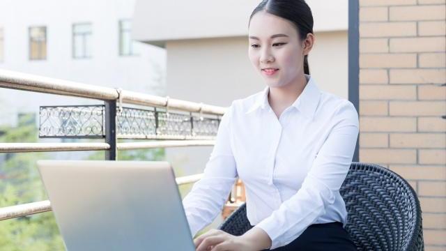 脾胃|女人睡觉叉开腿，可能会有3件“喜事”降临，第2个可能更受用！