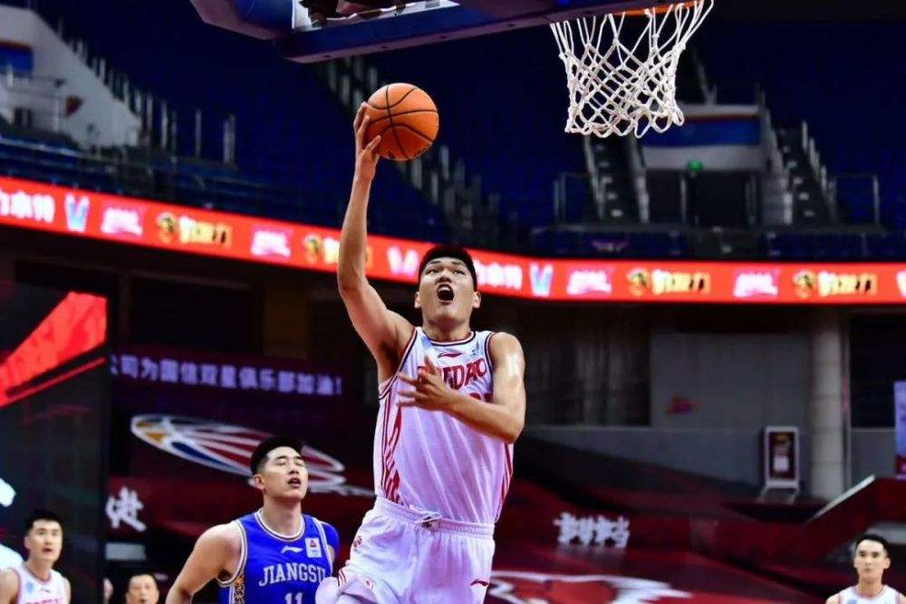 广东男篮|广东迎利好消息！2米25内线或重回CBA，杜锋欲用他接班易建联