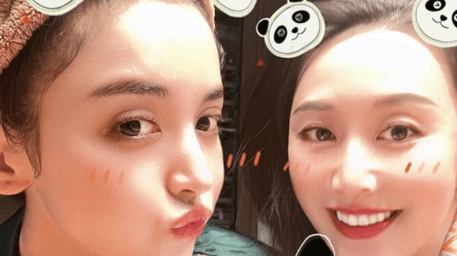 冰墩墩|众女明星与冰墩墩合照表达爱意