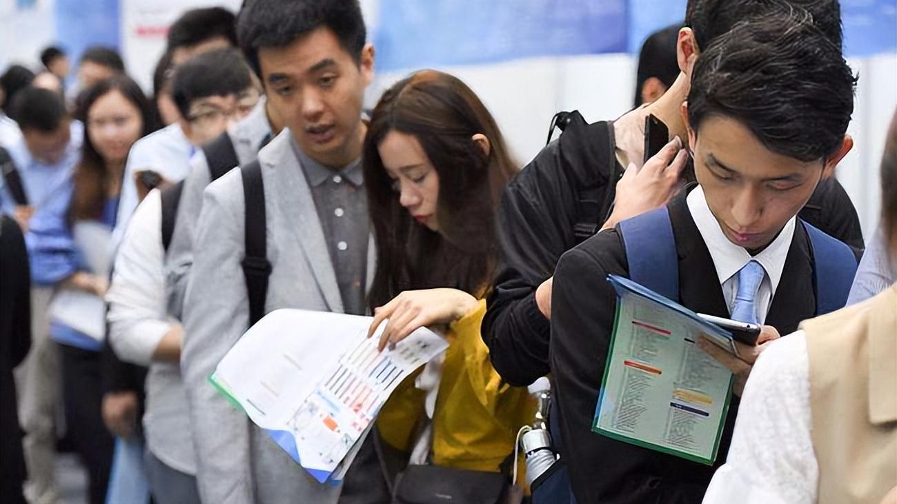 高校|22届高校毕业生更“懂事”了，期望月薪才6295元，比往年下降6%