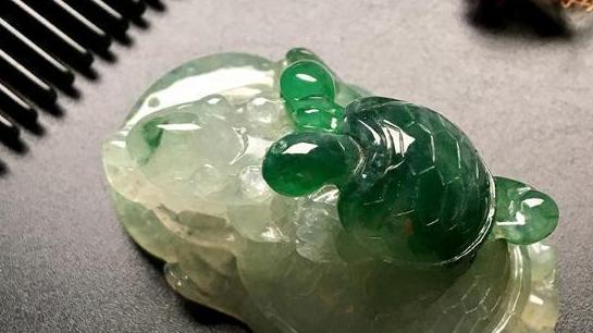 翡翠|翡翠饰品不能乱买，具有寓意的翡翠饰品，你都了解了吗？