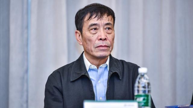 陈戌源|又一冠军队解散：中性名是雪上加霜，陈戌源变身唐吉坷德斗风车