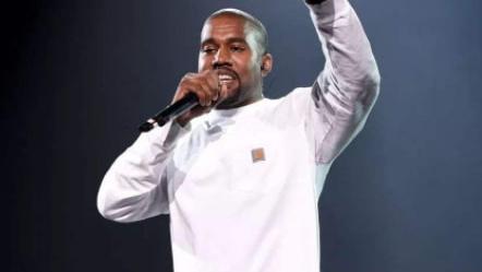 金·卡戴珊|卡戴珊离婚后首晒照，穿粉色紧身衣秀身材，前夫后悔离婚发文挽回