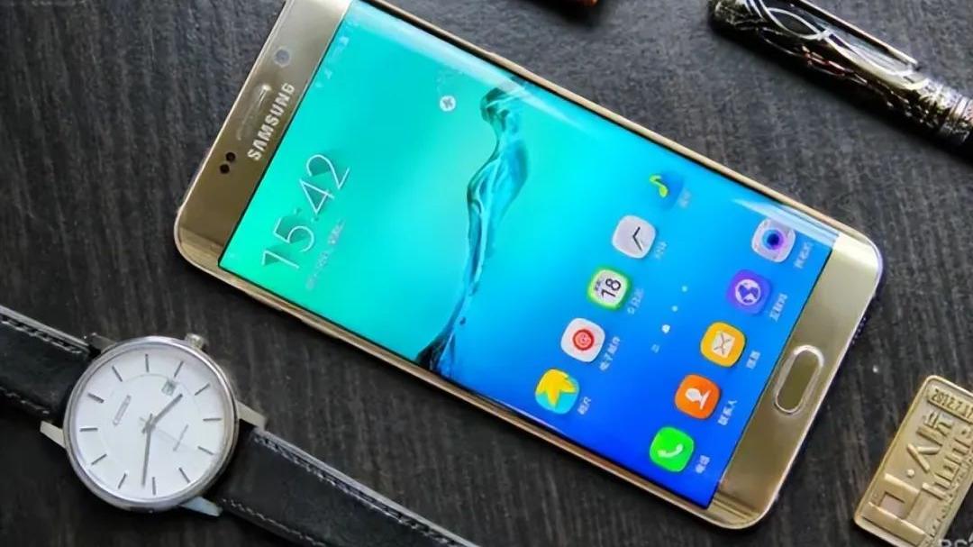 小米科技|小米要抛弃曲屏，采用直屏了