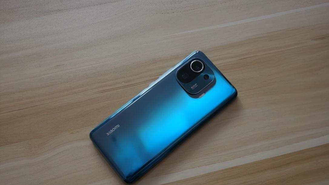 小米科技|2K+曲面屏+三星GN2+IP68防水，跳水1900元，雷军良心了